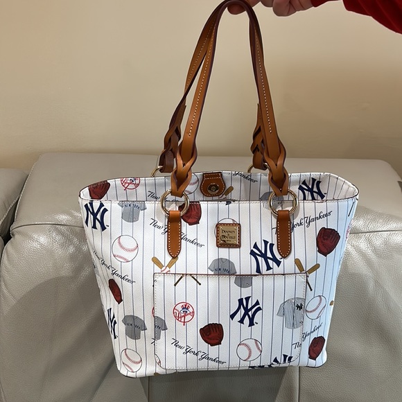 NWT Authentic Yankees Tammy Tote - Picture 12 of 13